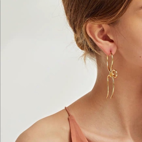 🆕 18k Gold plated big ribbon loop earring - Picture 2 of 5